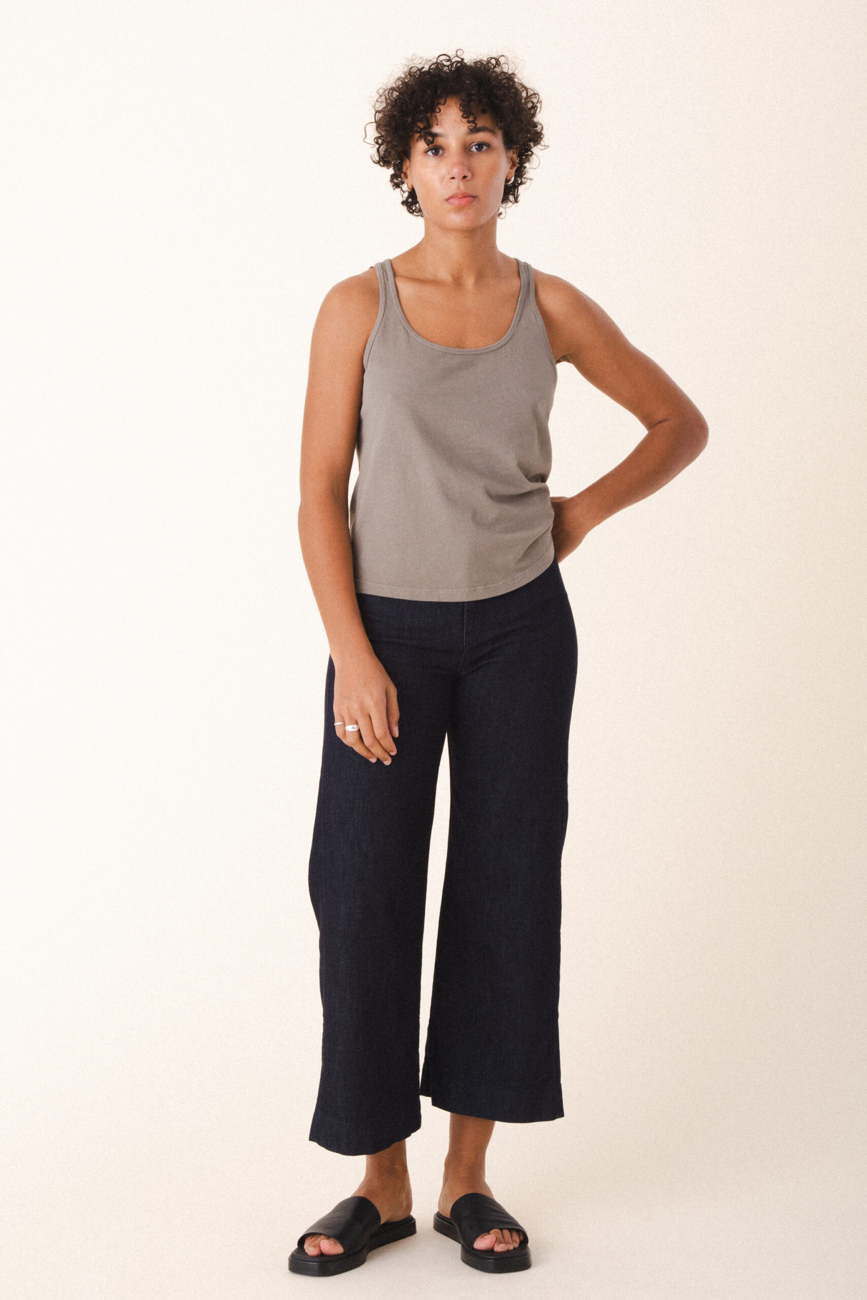 1497_LayeringTank_olive_1210_KnackPant_denim-340