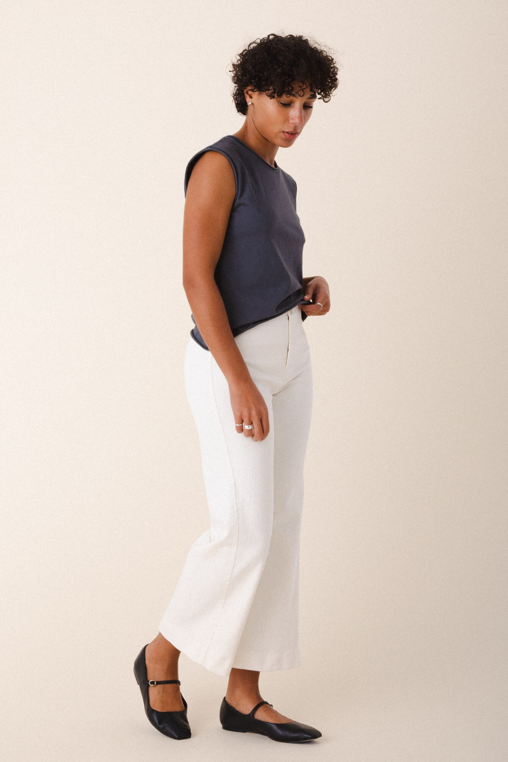 1503_BarreTee_graphite_1444_ColorKnackPant_ivory-831