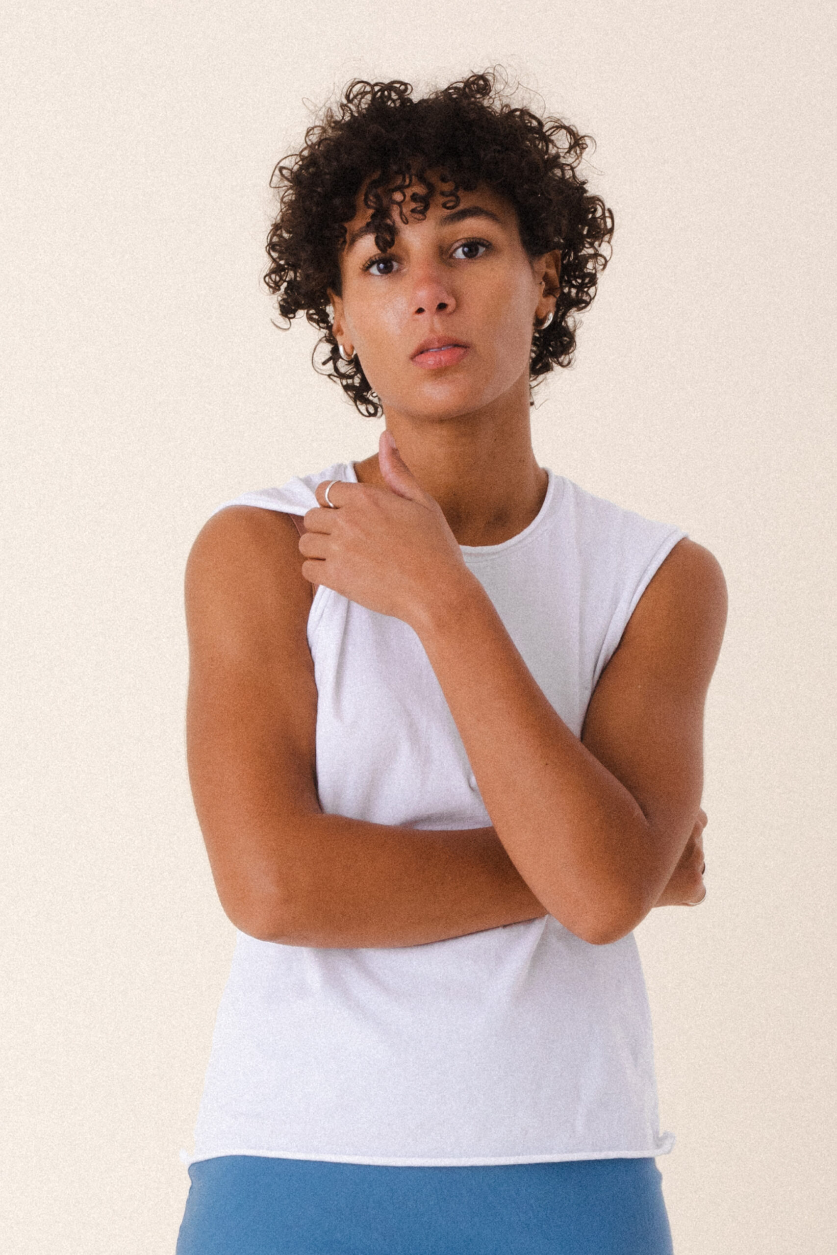 1503_BarreTee_white_1507_ClaudetteSkirt_storm-768