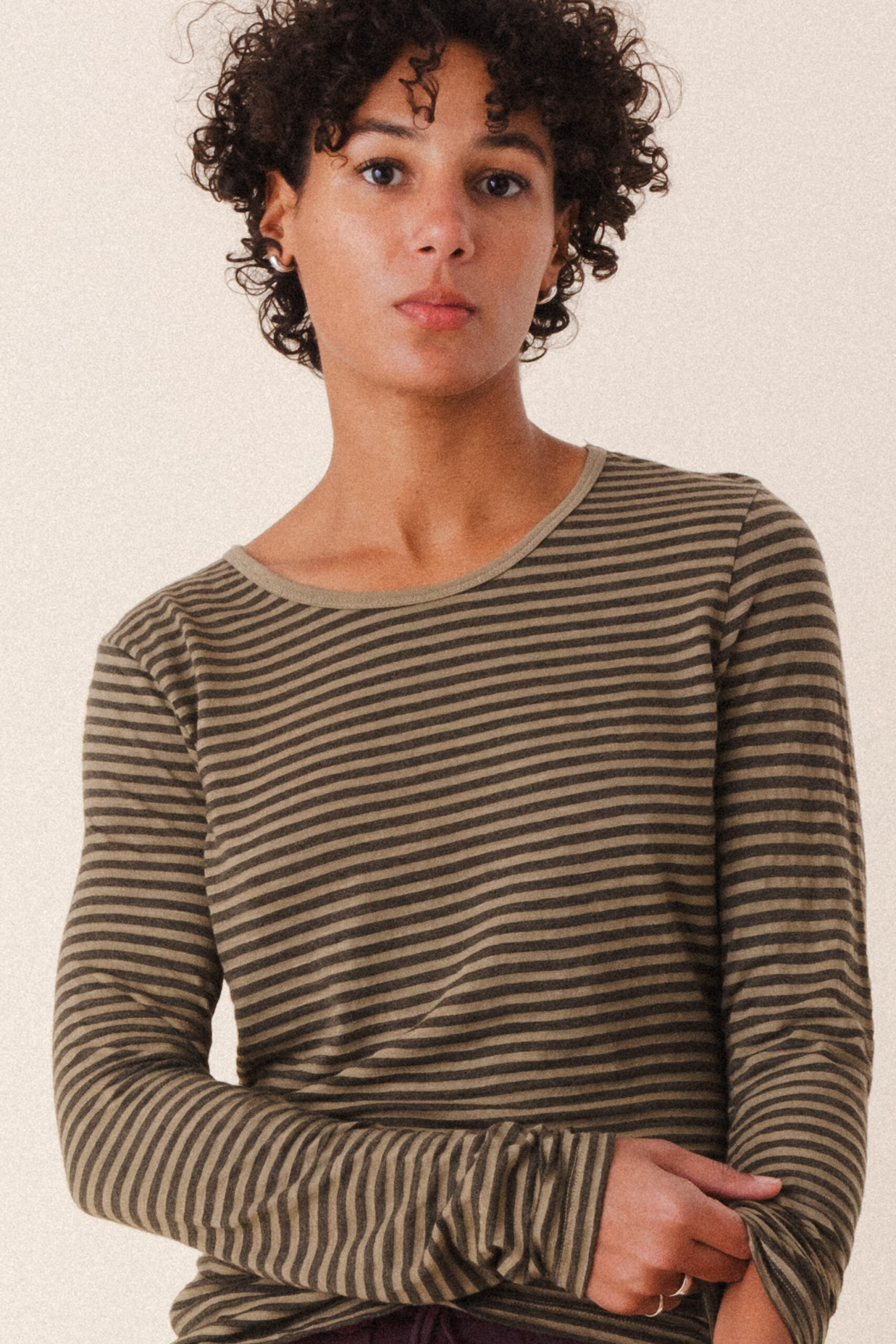 1513_ParallelLinesTee_khaki_1512_CruelSummerPants_nightshade-1467