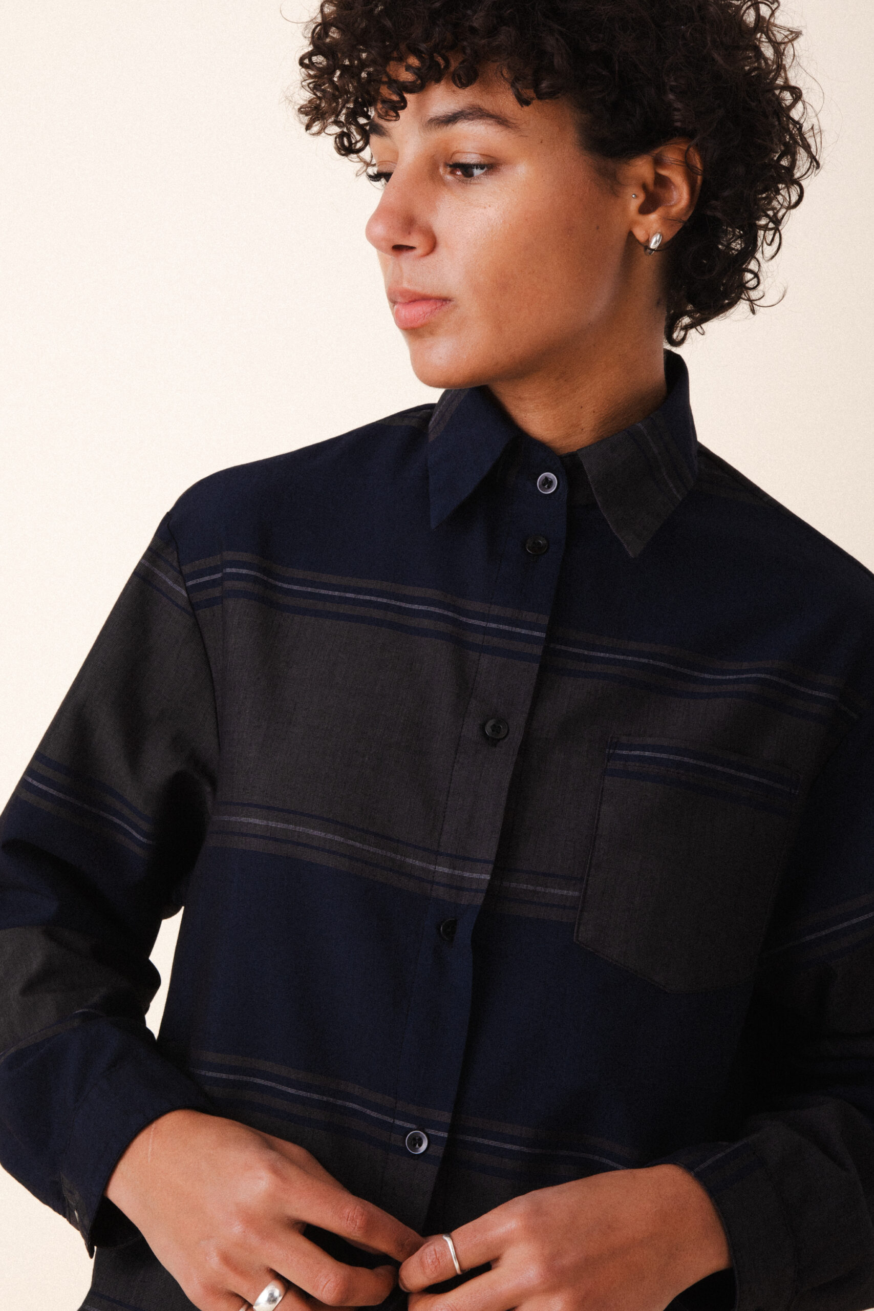 1514_ReplicaShirt_navystripe_1516_TheElitePleat_carbon-1656
